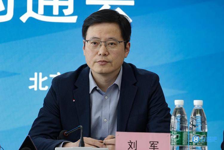 官方：伯明翰主帅鲁尼下课，带队15场仅2胜官方消息，伯明翰主帅鲁尼下课。